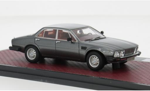 Modelauto De Tomaso Deauville Berline Series 2 grijs 1978 1/43 Matrix