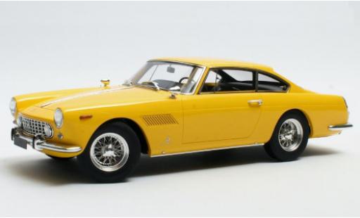 Modelauto Ferrari 250 GTE 2+2 geel 1960 1/18 Matrix
