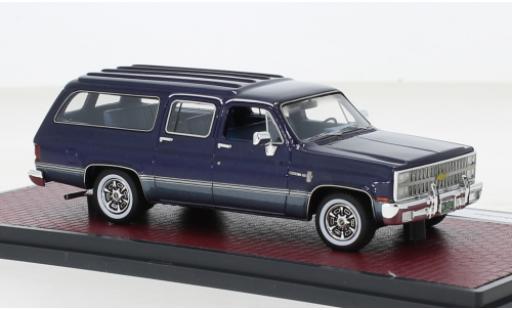 Modelauto Chevrolet Suburban suv metallic blauw 1981 1/43 Matrix