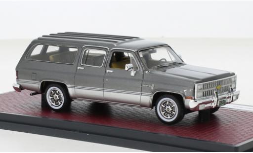 Modelauto Chevrolet Suburban suv metallic grijs/grijs 1981 1/43 Matrix