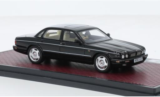 Modelauto Jaguar XJR X300 R () metallic zwart 1994 1/43 Matrix