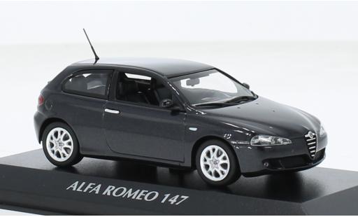 Modelauto Alfa Romeo 147 berlina metallic zwart 2005 1/43 Maxichamps