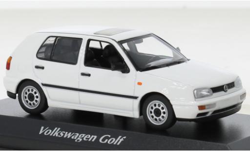 Modelauto Volkswagen Golf Base wit 1997 1/43 Maxichamps