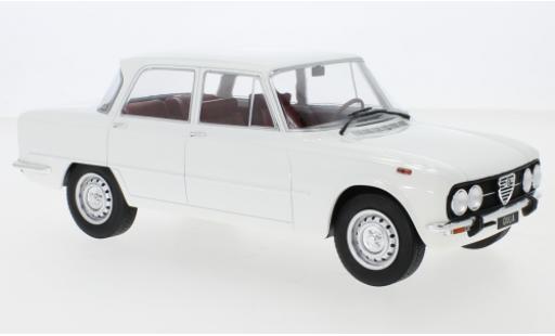 Modelauto Alfa Romeo Giulia Nuova Super wit 1974 1/18 MCG