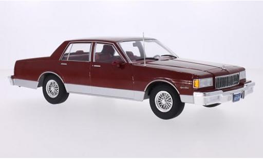Modelauto Chevrolet Caprice Classic Sedan metallic rood 1985 les portes et capos ferm&Atilde;&copy; 1/18 MCG