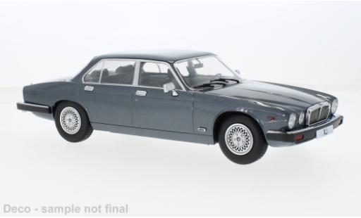 Modelauto Jaguar XJ Series III metallic grijs 1979 1/18 MCG