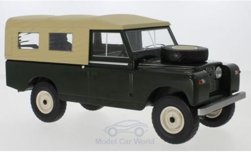Modelauto Land Rover 109 Series II Pick Up groen/beige RHD 1959 1/18 MCG