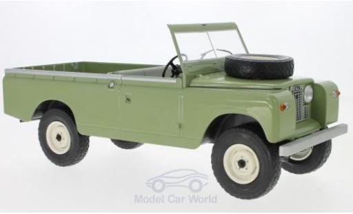 Modelauto Land Rover 109 Series II Pick Up olijfgroen RHD 1959 1/18 MCG