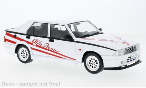 Modelauto Alfa Romeo 75 turbo Evoluzione wit 1987 1/18 MCG