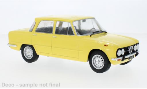 Modelauto Alfa Romeo Giulia Nuova Super geel 1974 1/18 MCG