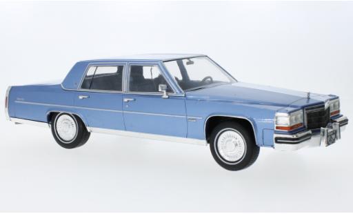 Modelauto Cadillac Fleetwood Brougham metallic blauw clair 1982 1/18 MCG