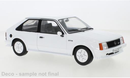 Modelauto Opel Kadett D GT/E D GTE wit 1983 1/18 MCG