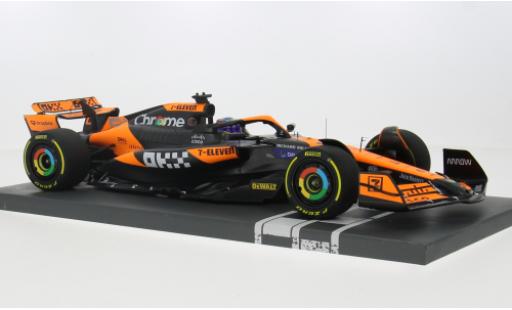 Modelauto McLaren F1 Base MCL38 formule 1 Ungarn 2024 Team O.Piastri 1/18 Minichamps