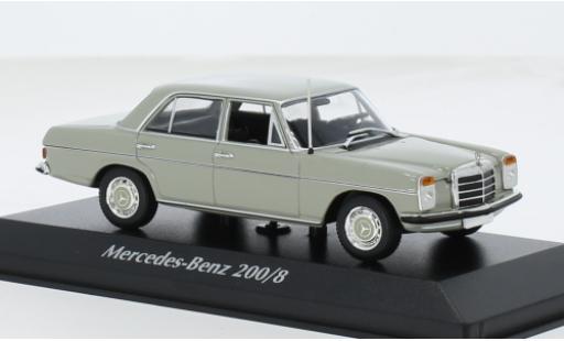 Modelauto Mercedes 200 Base /8 (W114) grijs 1968 1/43 Maxichamps