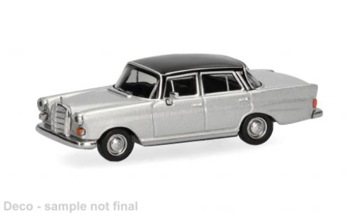Modelauto Mercedes 200 Base Heckflosse grijs/zwart 1/87 Herpa