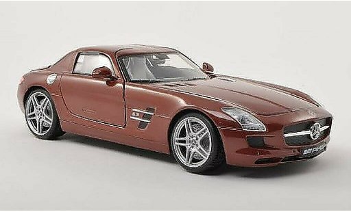 Mercedes SLS Coupe 1/18 Motormax AMG (C197) bruin modelauto