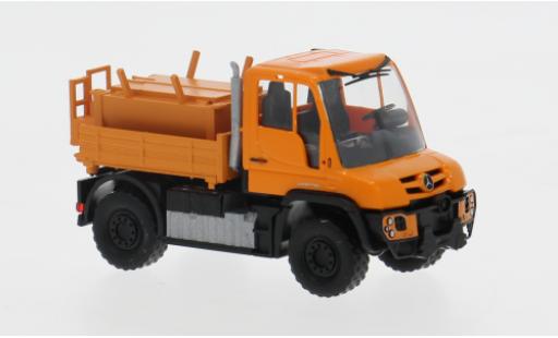 Modelauto Mercedes Unimog 406-425 U430 oranje 2013 1/87 Busch