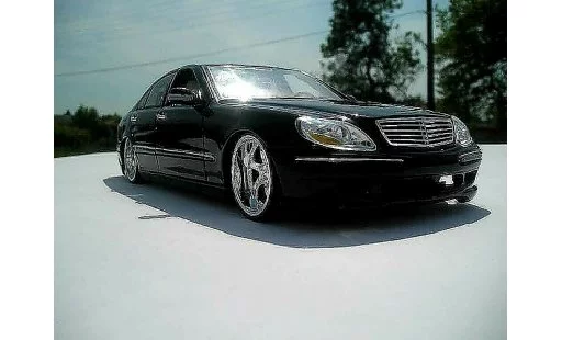 Mercedes Classe S 500 1/18 Maisto dub zwart jantes chromees 18 pouces modelauto
