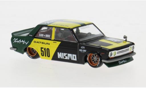 Modelauto Datsun 510 Sedan zwart/geel 1969 1/64 Mini GT