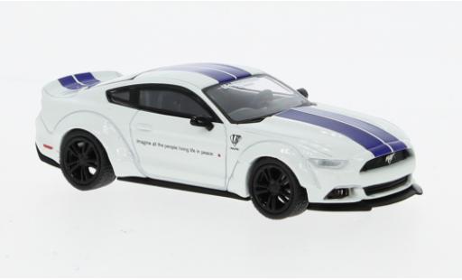 Modelauto Ford Mustang GT LB-Works wit 1/64 Mini GT