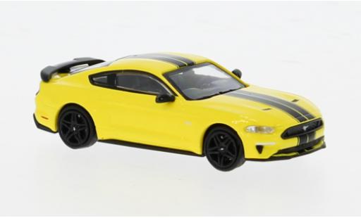 Modelauto Ford Mustang GT geel/zwart 2018 1/87 Minichamps