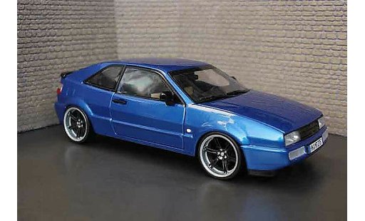 Volkswagen Corrado VR6 1/18 Revell blauw metallized modelauto