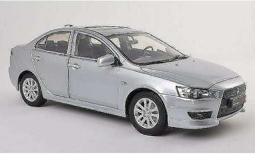 Mitsubishi Lancer EX 1/18 Paudi grijs 2012 modelauto