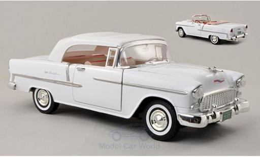 Modelauto Chevrolet Bel Air Convertible Cabriolet wit 1955 Softtop en Persenning liegen bei 1/18 Motormax