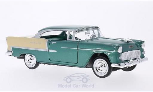 Modelauto Chevrolet Bel Air Coupe Hardtop metallic groen/beige 1955 1/24 Motormax