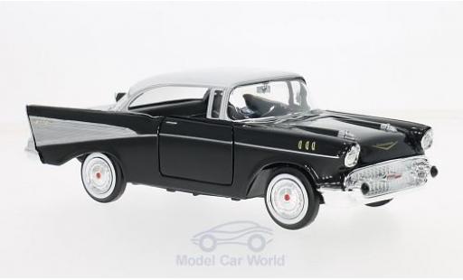 Modelauto Chevrolet Bel Air Coupe zwart/wit 1957 1/24 Motormax
