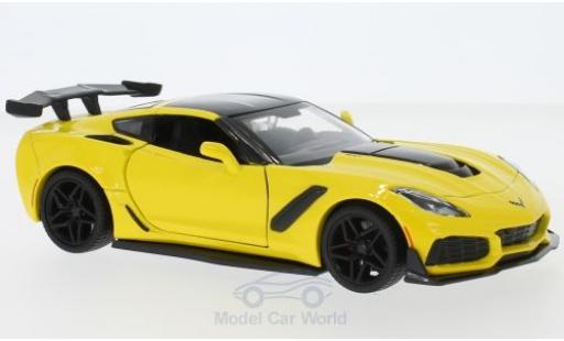 Modelauto Chevrolet Corvette ZR1 geel/zwart 2019 1/24 Motormax