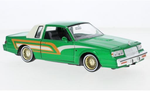 Modelauto Buick Regal coupe metallic groen/Dekor 1987 1/24 Motormax