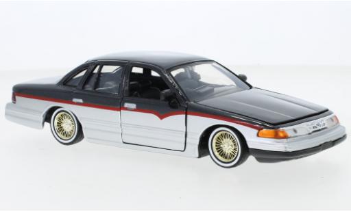Modelauto Ford Crown Victoria metallic grijs/grijs 1993 1/24 Motormax