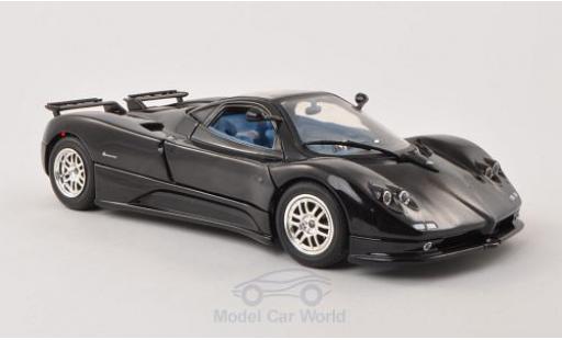 Modelauto Pagani Zonda R C12 zwart 2004 1/18 Motormax