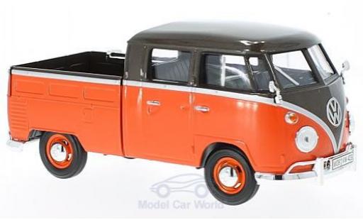 Modelauto Volkswagen T1 B metallic bruin/rood Pick Up met Surfboard 1/24 Motormax