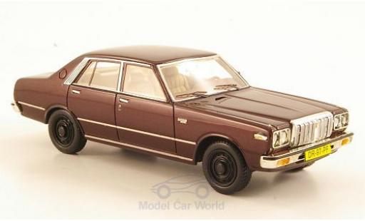 Modelauto Datsun 200L Berline Laurel (C230) metallic rood 1/43 Neo