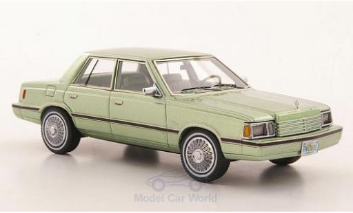 Modelauto Dodge Aries Berline (K-Car) metallic groen 1983 1/43 Neo