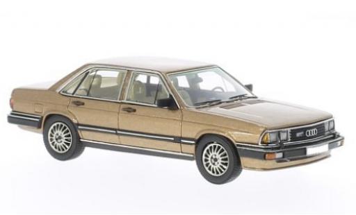 Modelauto Audi 200 berline (Type 43) metallic beige 1980 1/43 Neo