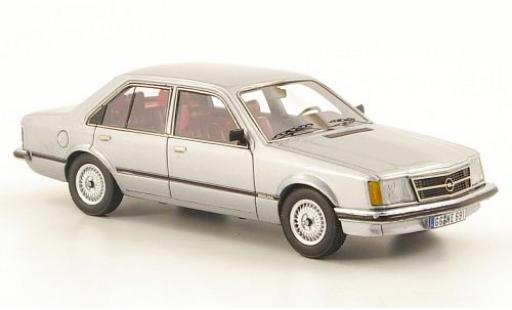 Modelauto Opel Commodore C grijs 1978 4-portes 1/43 Neo