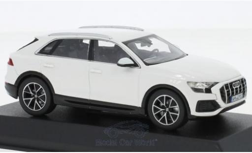 Modelauto Audi Q8 suv wit 2018 1/43 Norev