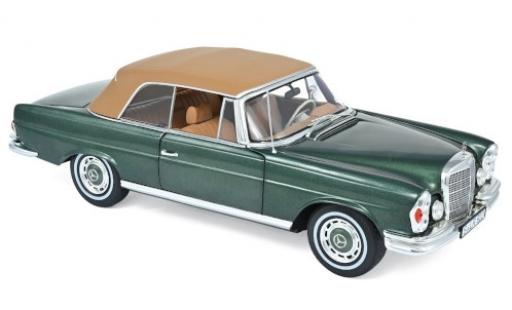 Modelauto Mercedes 280 Cabriolet SE (W111) metallic groen/beige 1969 1/18 Norev