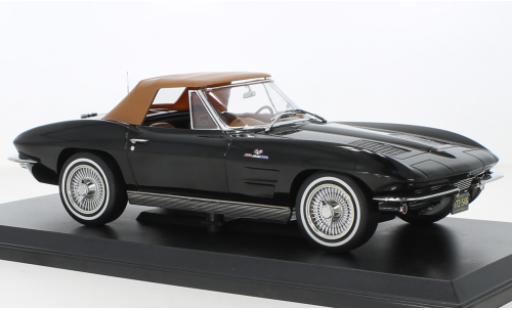 Modelauto Chevrolet Corvette Convertible Sting Ray Cabriolet (C2) zwart/bruin 1963 1/18 Norev