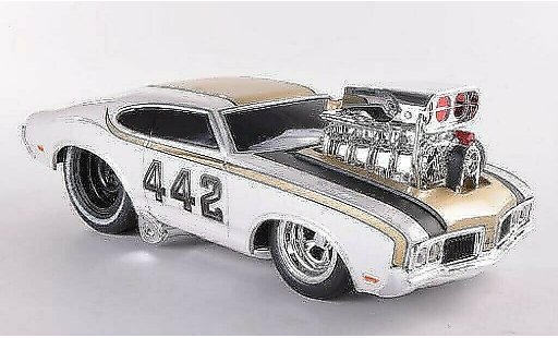 Oldsmobile 442 Base 1/24 Maisto wit/gold 1970 modelauto