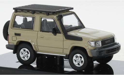 Modelauto Toyota Land Cruiser 70 71 SWB beige 2014 1/64 Para64