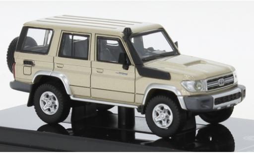 Modelauto Toyota Land Cruiser 70 76 metallic beige 2014 1/64 Para64