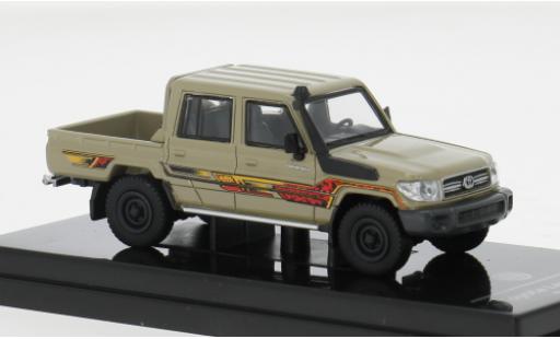 Modelauto Toyota Land Cruiser 70 79 beige 2014 1/64 Para64