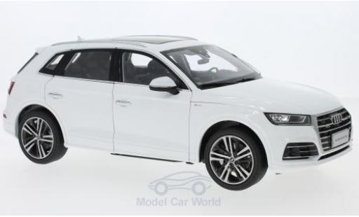 Modelauto Audi Q5 q5l L wit 2018 1/18 Paudi