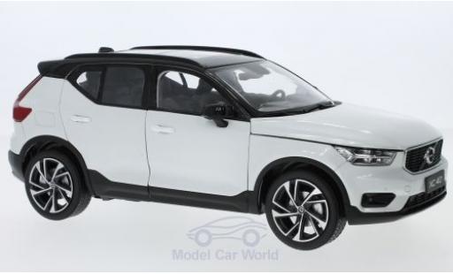 Modelauto Volvo XC40 Base 40 wit 2018 1/18 Paudi