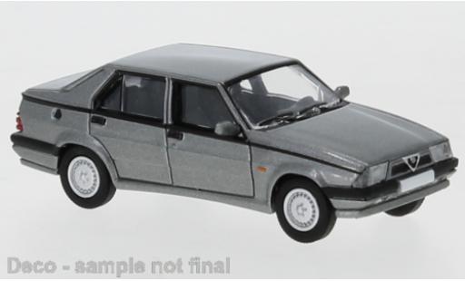 Modelauto Alfa Romeo 75 berline metallic grijs 1988 exclusive avec Model Car World 1/87 PCX87
