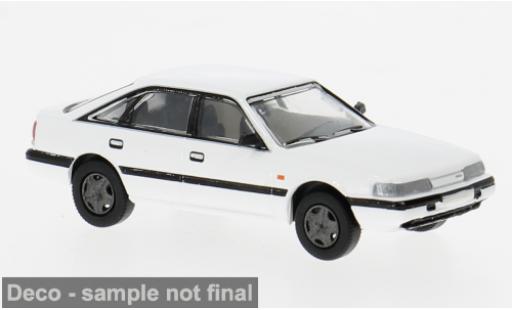 Modelauto Mazda 626 Base 2 wit 1987 1/87 PCX87